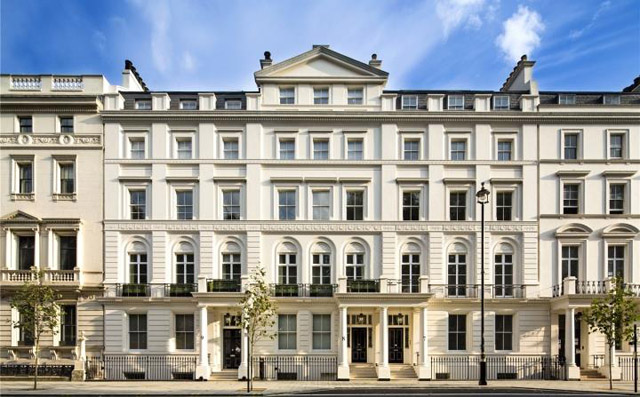 Directly across from Buckingham Palace; 4,663 square feet, 3-bedrooms for £14.950 million