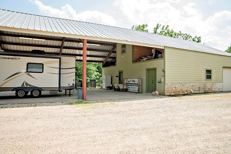 This image has an empty alt attribute; its file name is back.jpg