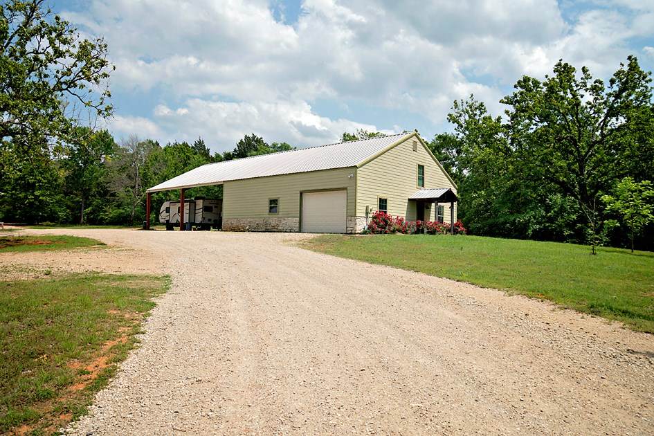 This image has an empty alt attribute; its file name is barndominium-1.jpg