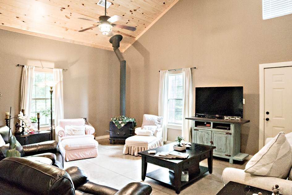 This image has an empty alt attribute; its file name is den-1.jpg