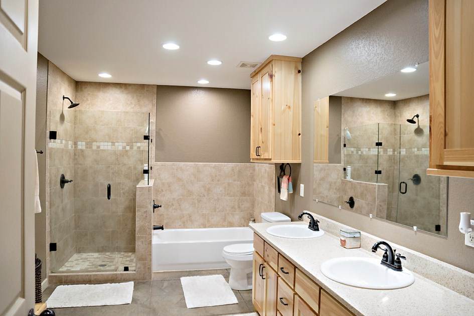 This image has an empty alt attribute; its file name is masterbath.jpg